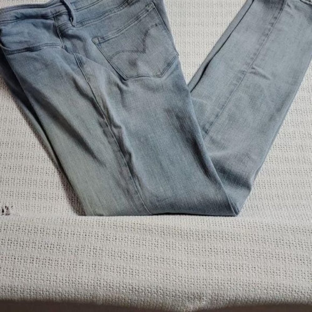 Levi's‎ Mid Rise Skinny Distressed Sz. 31 Zippered Blue Jeans with Pockets